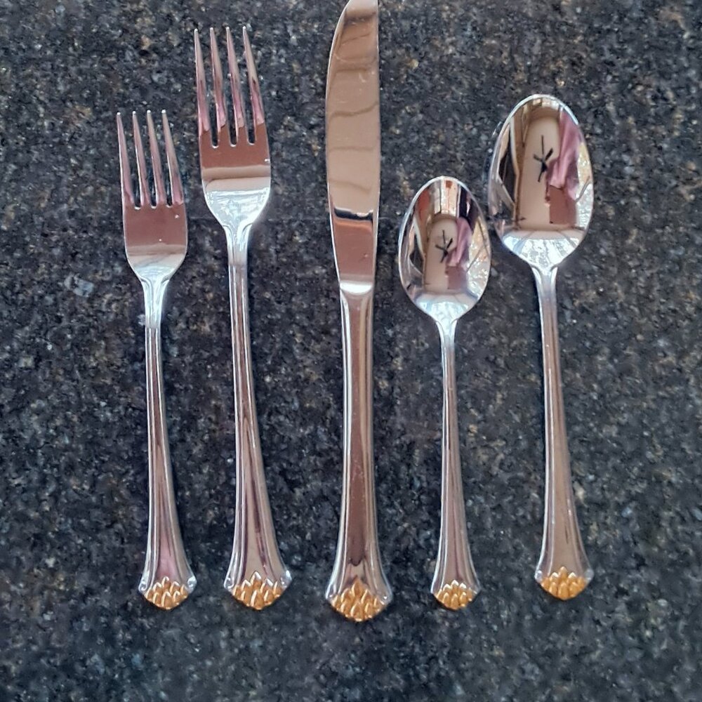 ***SALE***Oneida "Golden Virtue" SS Flatware, 20pc, Service for 4, Gold Tips - Picture 2 of 12
